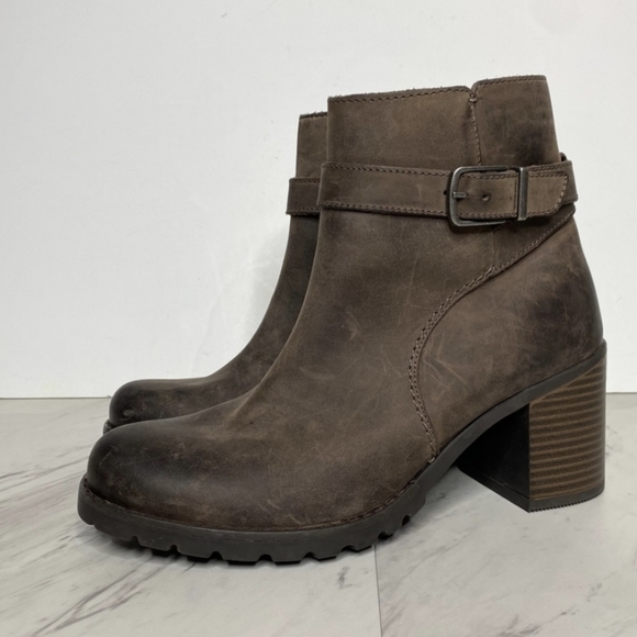 Clarks Verona Buckle Brown Heeled Bootie 8.5 M - Picture 9 of 10